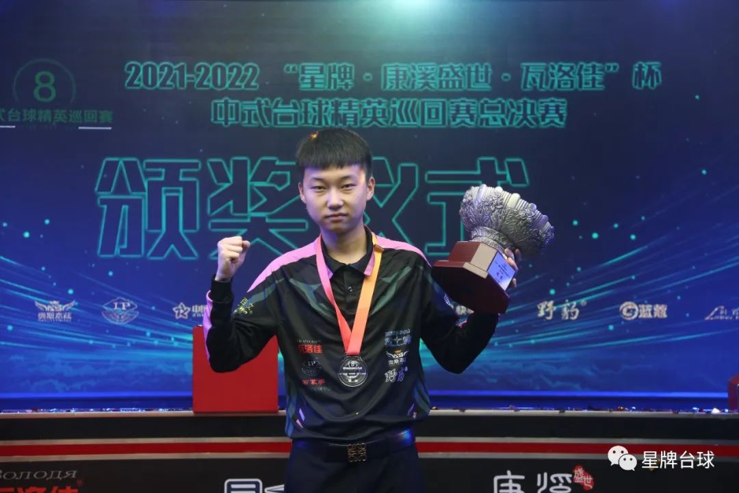 马龙正以一 马龙正以一